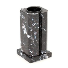 Ваза гранитная Р-2 Амфиболит